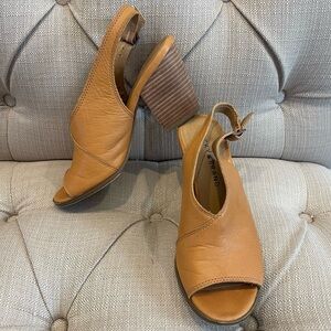 Lucky Brand Sandals Brown Camel Leather Peep Toe Slingback Block Heel Size 6.5M